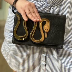 Black snake clutch